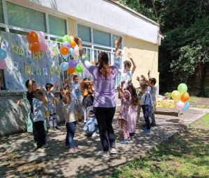 С тържество в детска градина „Люляче“ с. Славяни изпратиха бъдещите първолаци