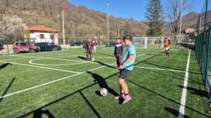 Жителите на село Рибарица вече разполагат с модерно мултифункционално спортно съоръжение, подходящо за мини футбол, волейбол и хандбал, както и със специализирана зона за стрийт фитнес