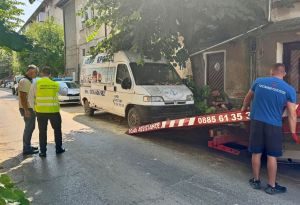 Община Ловеч премахва изоставени автомобили от обществените терени в града
