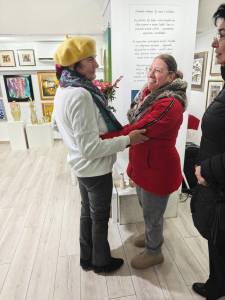 otkrivane izlojba ot raka 220126 19 С голям интерес и топло присъствие снощи беше открита изложбата „Знак отъ ръка“ на троянската керамичка Евгения Георгиева в Арт галерия „Мостове“ – Ловеч